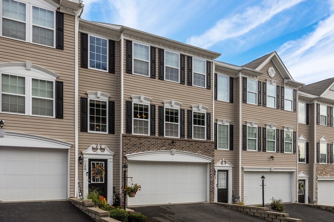 140 Rylie Dr, Harmony, PA 16037