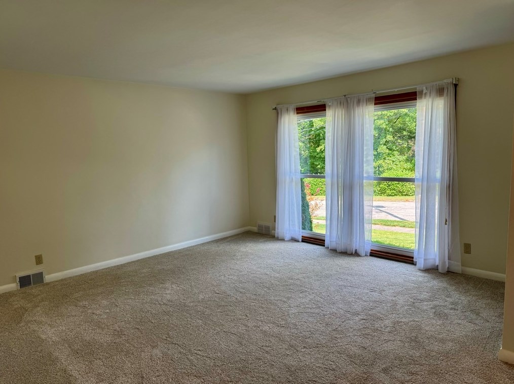 130 E Edgewood Ave, New Castle, PA 16105