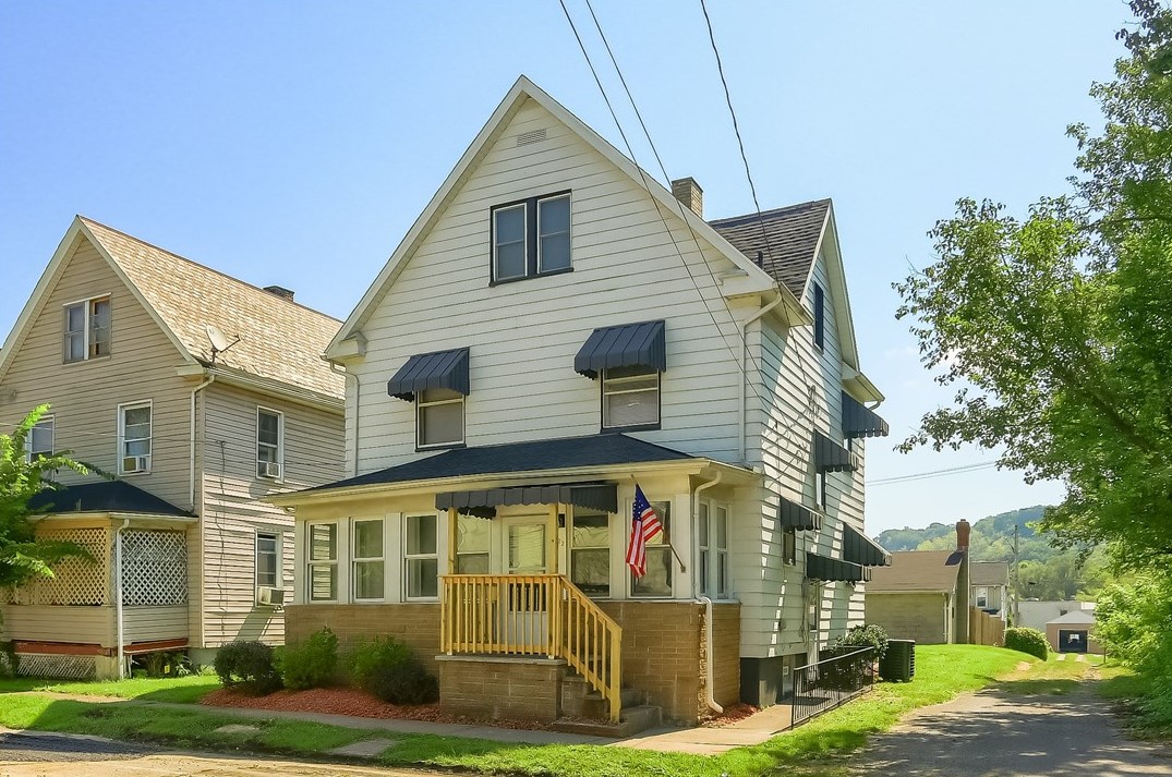 22 N Cedar St, New Castle, PA 16102