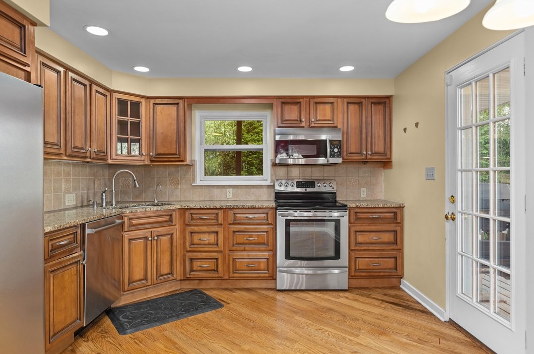 558 Pat Hvn Dr, Pittsburgh PA 15243-1726 exterior