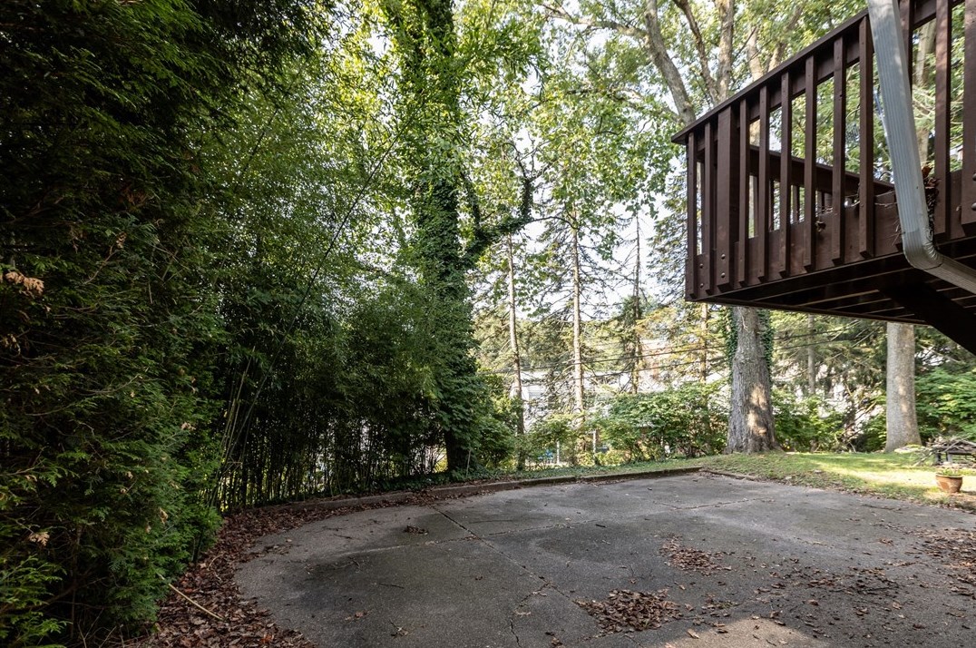 558 Pat Hvn Dr, Pittsburgh PA 15243-1726 exterior