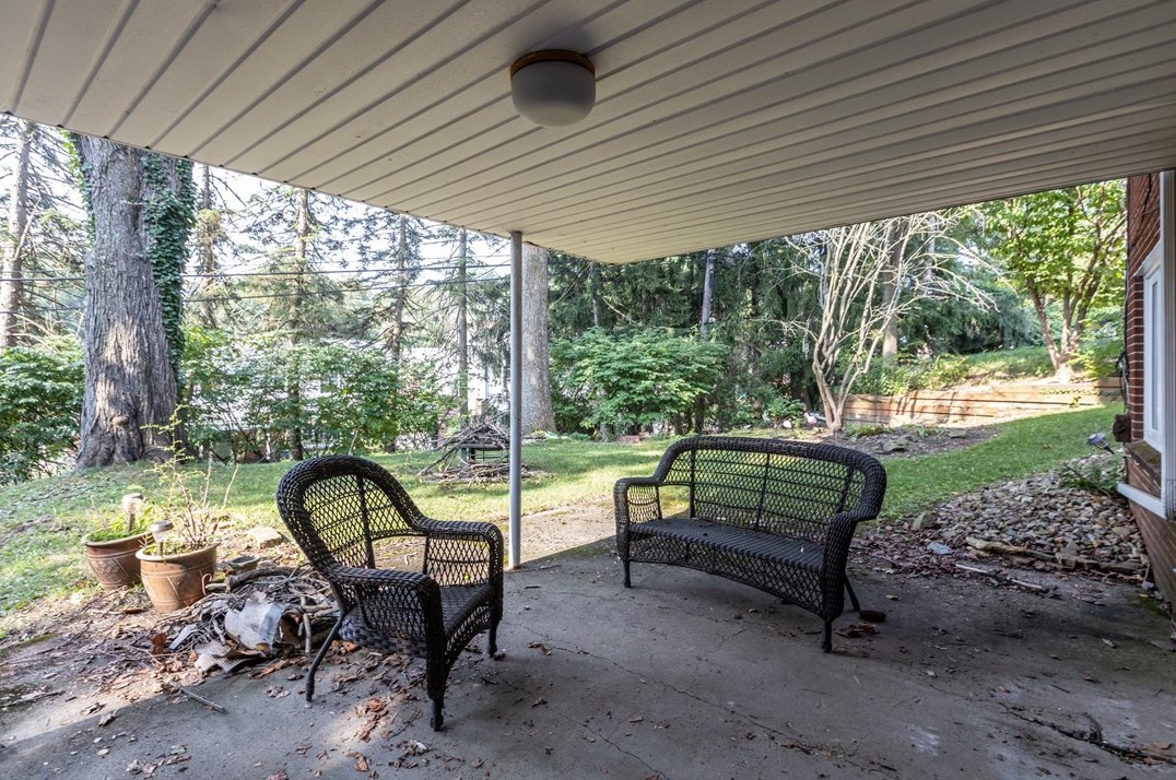 558 Pat Hvn Dr, Pittsburgh PA 15243-1726 exterior