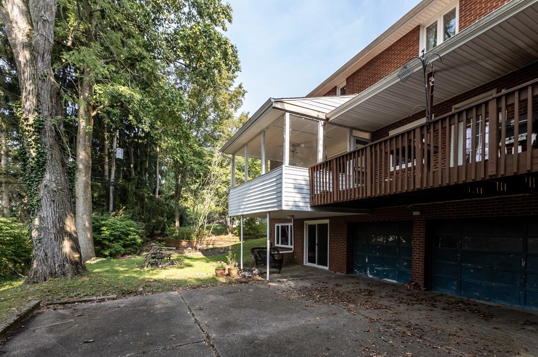 558 Pat Hvn Dr, Pittsburgh PA 15243-1726 exterior