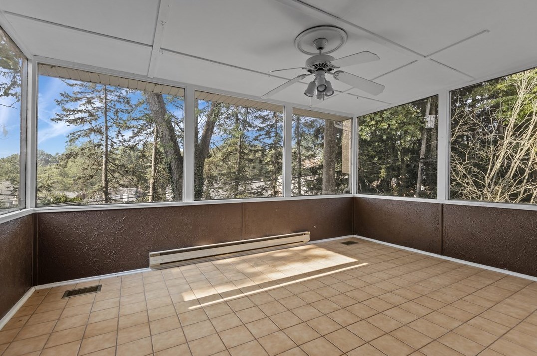 558 Pat Hvn Dr, Pittsburgh PA 15243-1726 exterior