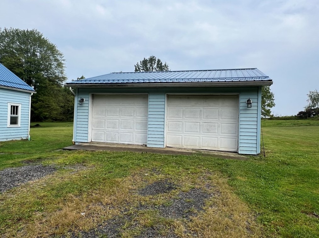 1379 Eau Claire Rd, Barkeyville, PA 16038
