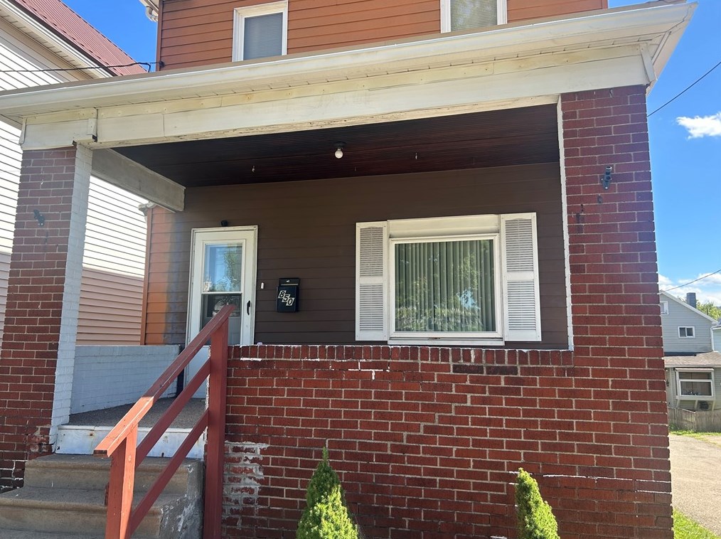 850 9th Ave, Brackenridge, PA 15014-1082