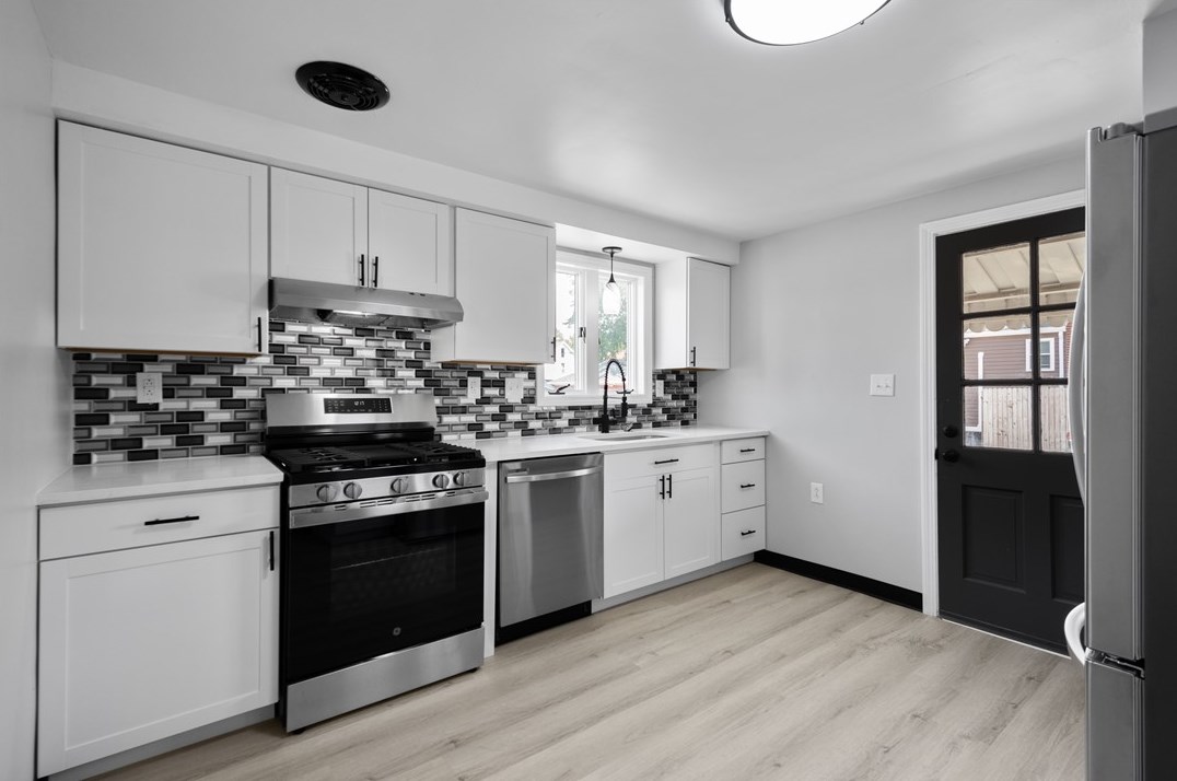 245 E James St, Whitaker, PA 15120