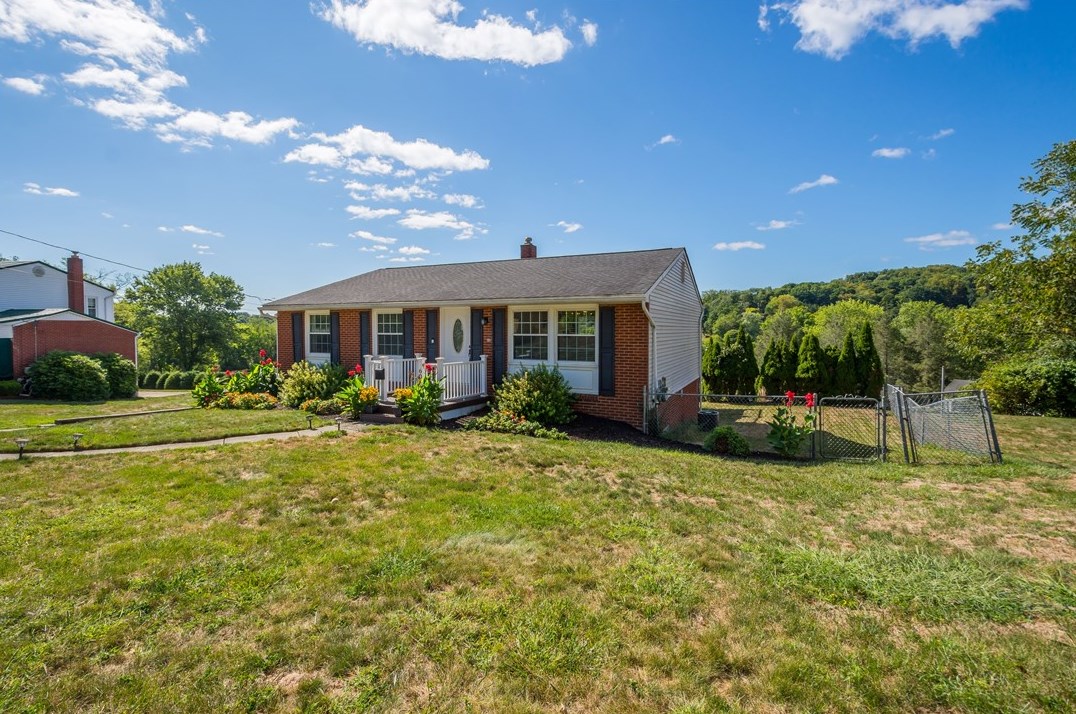 6012 Oak Park Dr, Bethel Park, PA 15102
