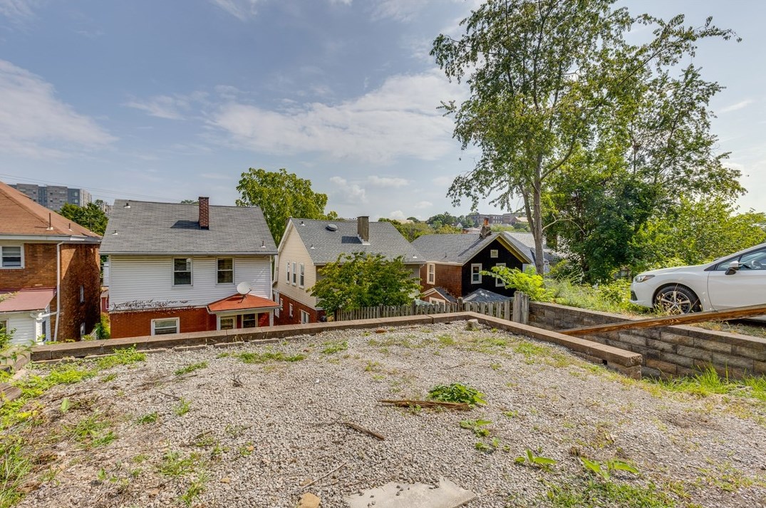 932 Woodbourne Ave, Pittsburgh PA  15226-2108 exterior