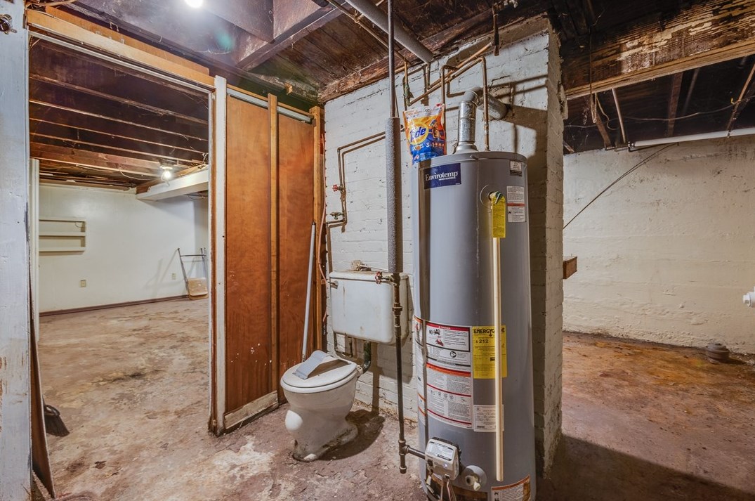 932 Woodbourne Ave, Pittsburgh PA  15226-2108 exterior