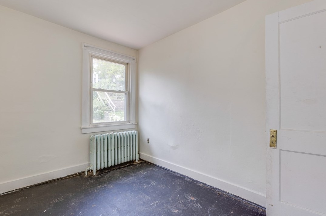 932 Woodbourne Ave, Pittsburgh PA  15226-2108 exterior