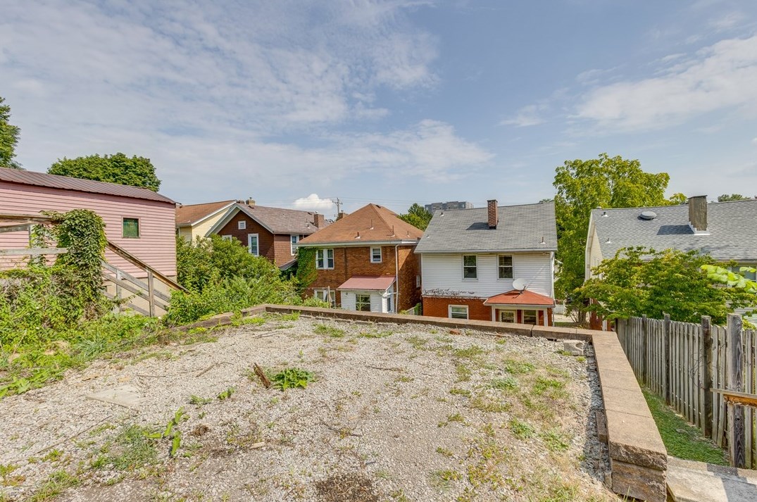 932 Woodbourne Ave, Pittsburgh PA  15226-2108 exterior