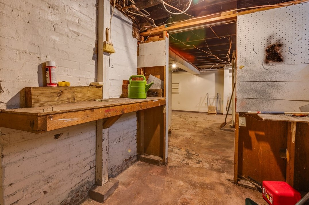 932 Woodbourne Ave, Pittsburgh PA  15226-2108 exterior