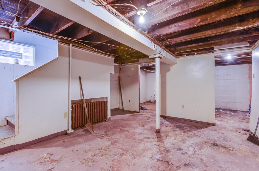 932 Woodbourne Ave, Pittsburgh PA  15226-2108 exterior