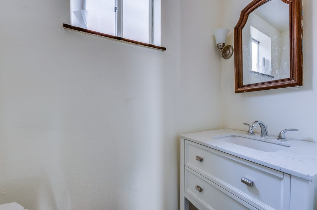 932 Woodbourne Ave, Pittsburgh PA  15226-2108 exterior