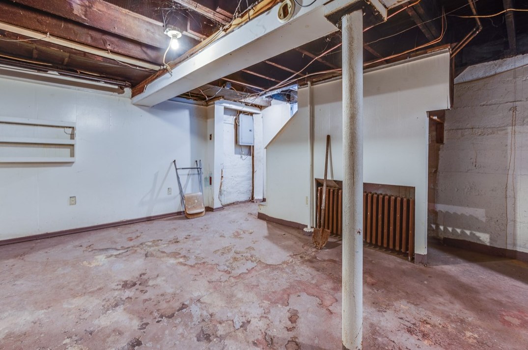 932 Woodbourne Ave, Pittsburgh PA  15226-2108 exterior