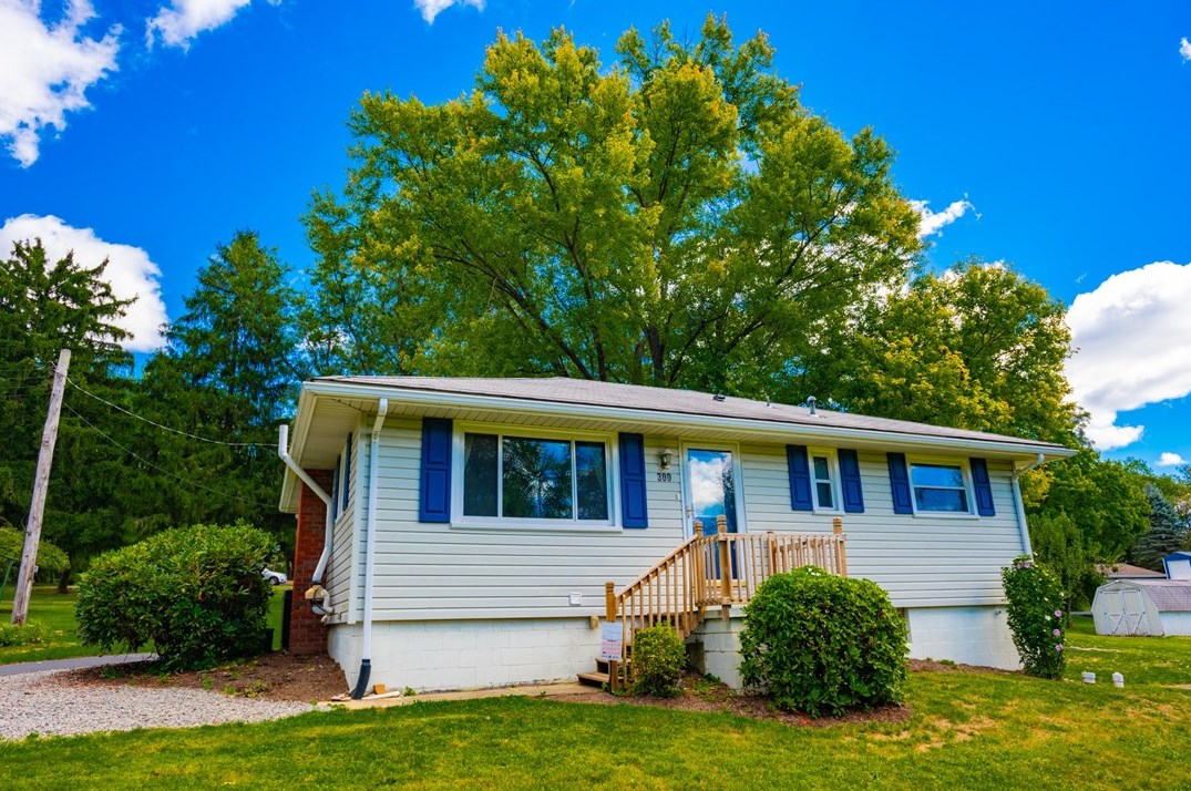 300 Compton Ct Dr, Sewickley, PA 15143