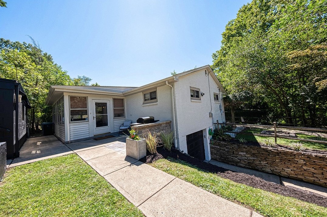 2 Marie Ave, Pittsburgh, PA 15223