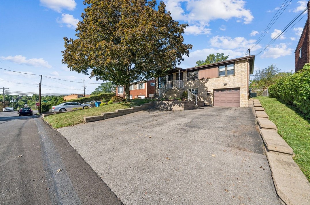 907 Stevendale Dr, Pittsburgh, PA 15221