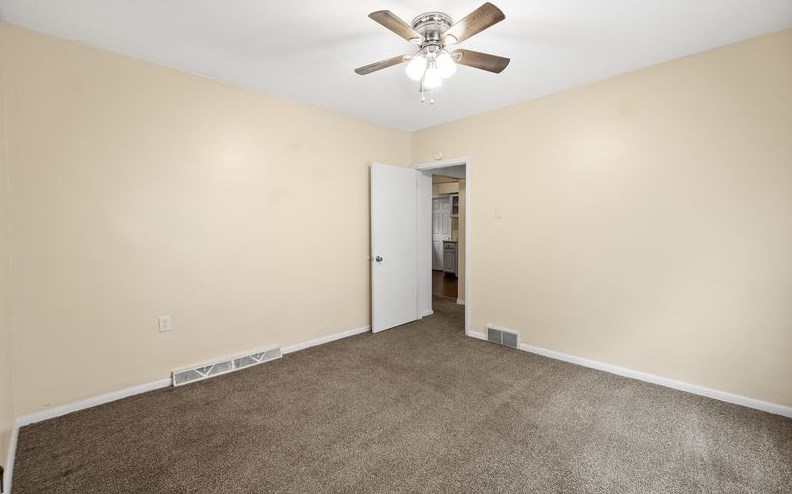 1033 Berkshire Ave, Pittsburgh PA  15226-2218 exterior