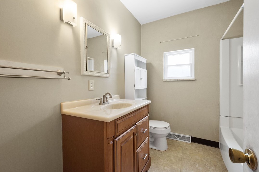 1033 Berkshire Ave, Pittsburgh PA  15226-2218 exterior