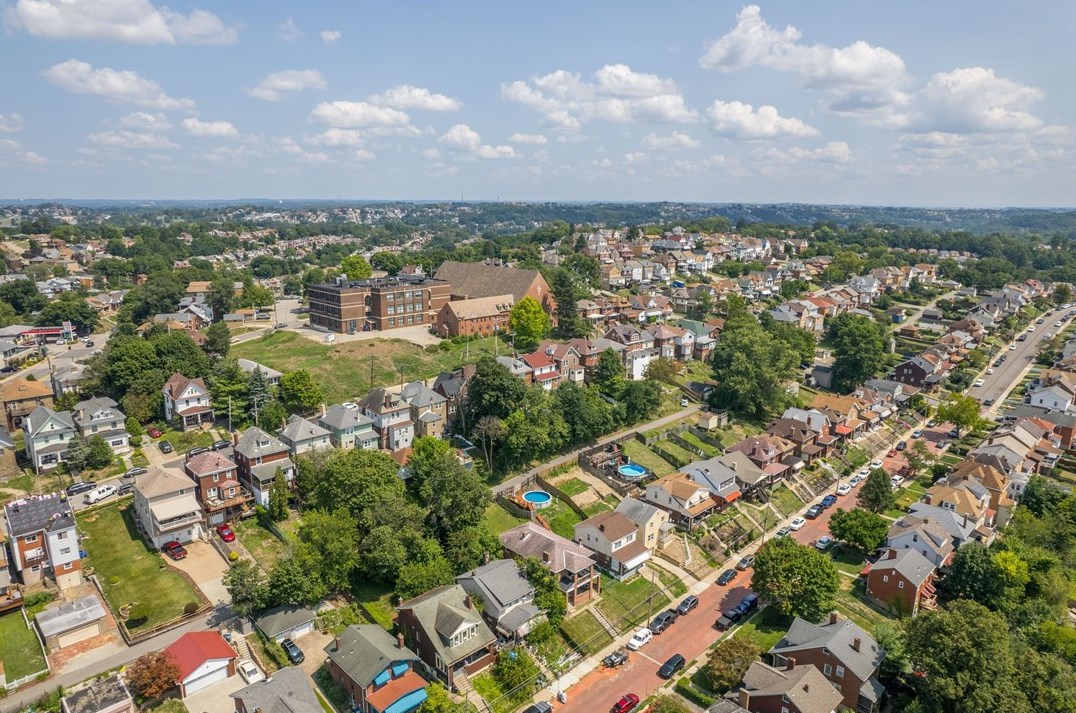 1033 Berkshire Ave, Pittsburgh PA  15226-2218 exterior