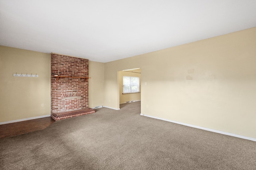 1033 Berkshire Ave, Pittsburgh PA  15226-2218 exterior