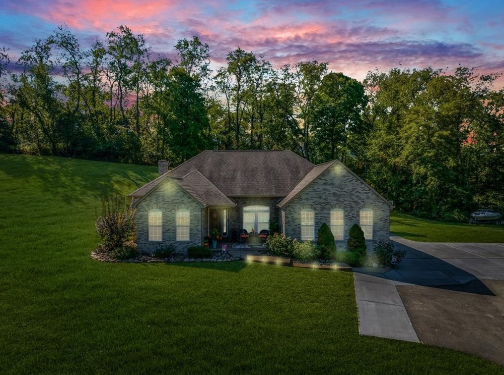 101 Bickerton Ln, Finleyville, PA 15332