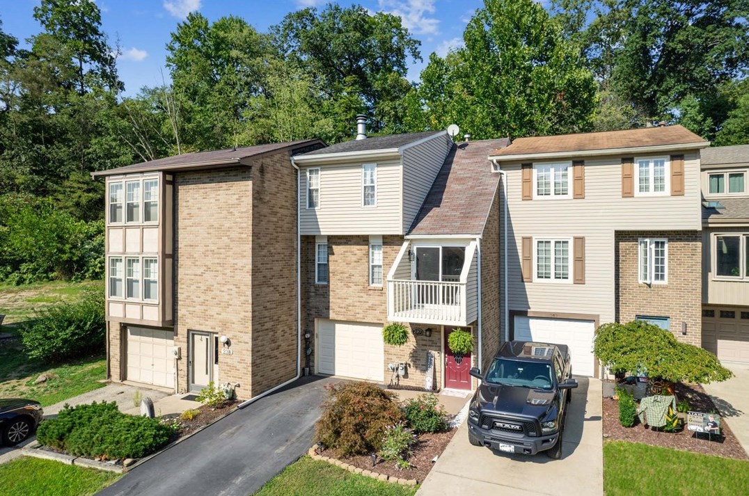 240 Timber Dr, Trafford, PA 15085