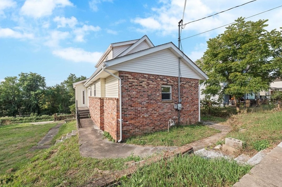 932 Gaskill Ave, Jeannette, PA 15644