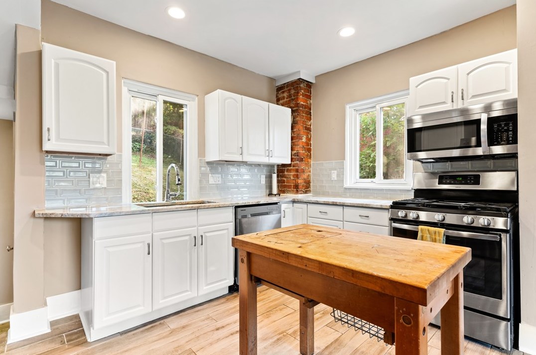 4830 Stanton Ave, Pittsburgh PA 15201-1628 exterior