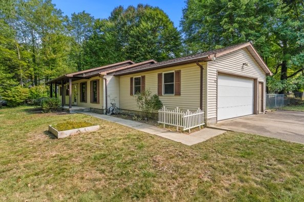 3150 Springwood Dr, Hermitage, PA 16150