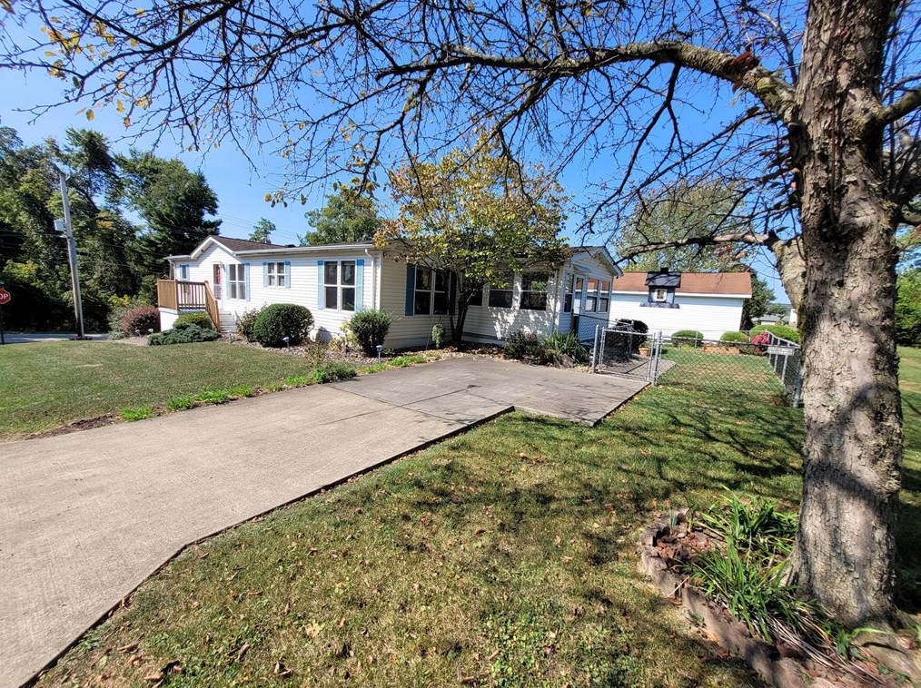 724 Wood St, Latrobe, PA 15650-2152