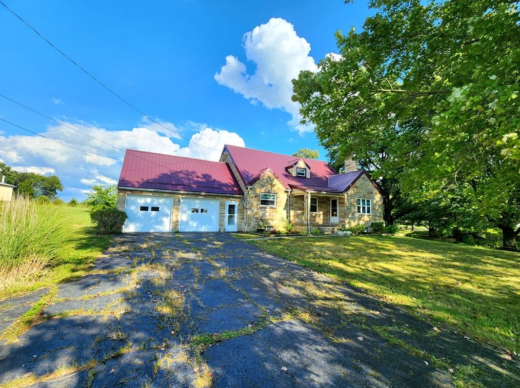 4114 Seneca Rd, Hermitage, PA 16150