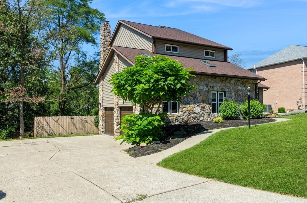 406 Lorenzo Ln, North Huntingdon, PA 15642