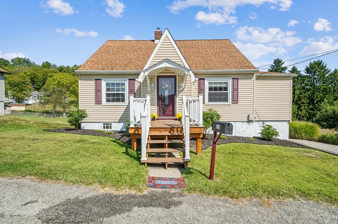 138 Glenn Ave, Jeannette, PA 15644