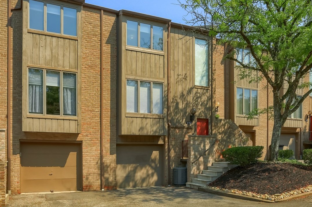 292 Elm Ct, Pittsburgh, PA 15237-2613