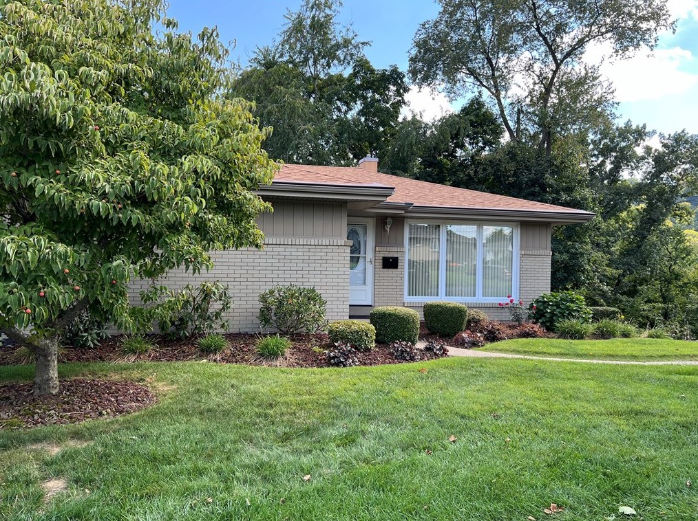 560 Arizona Dr, New Kensington, PA 15068