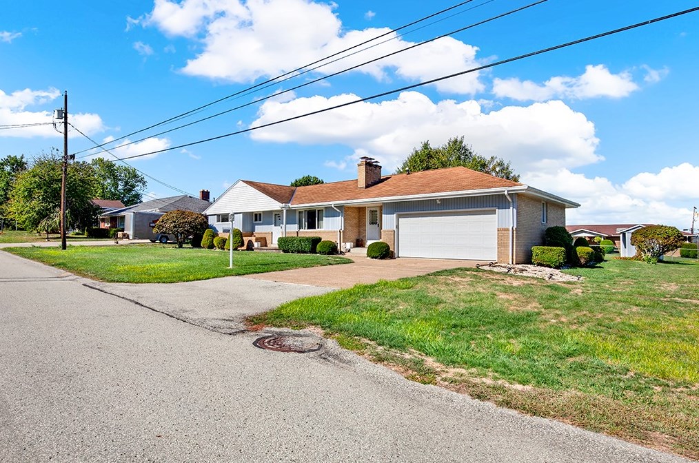 1157 Sunset Dr, Latrobe, PA 15650