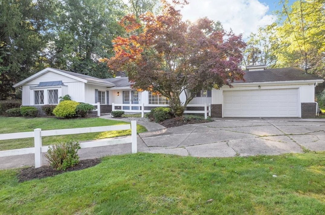 233 Sunset Dr, Penn Hills, PA 15235