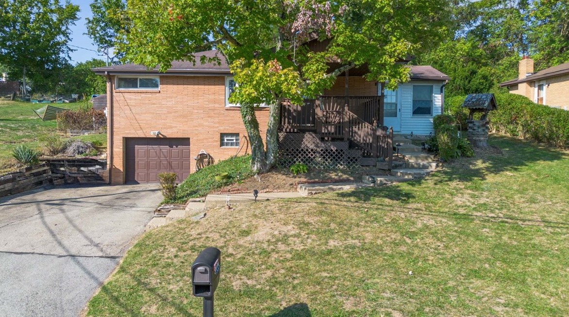 9881 Joan Dr, North Huntingdon, PA 15642