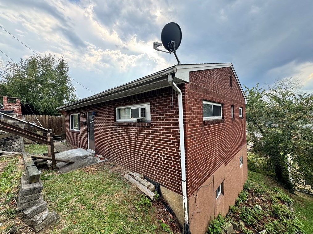1004 Minnesota Ave, Glassport, PA 15045