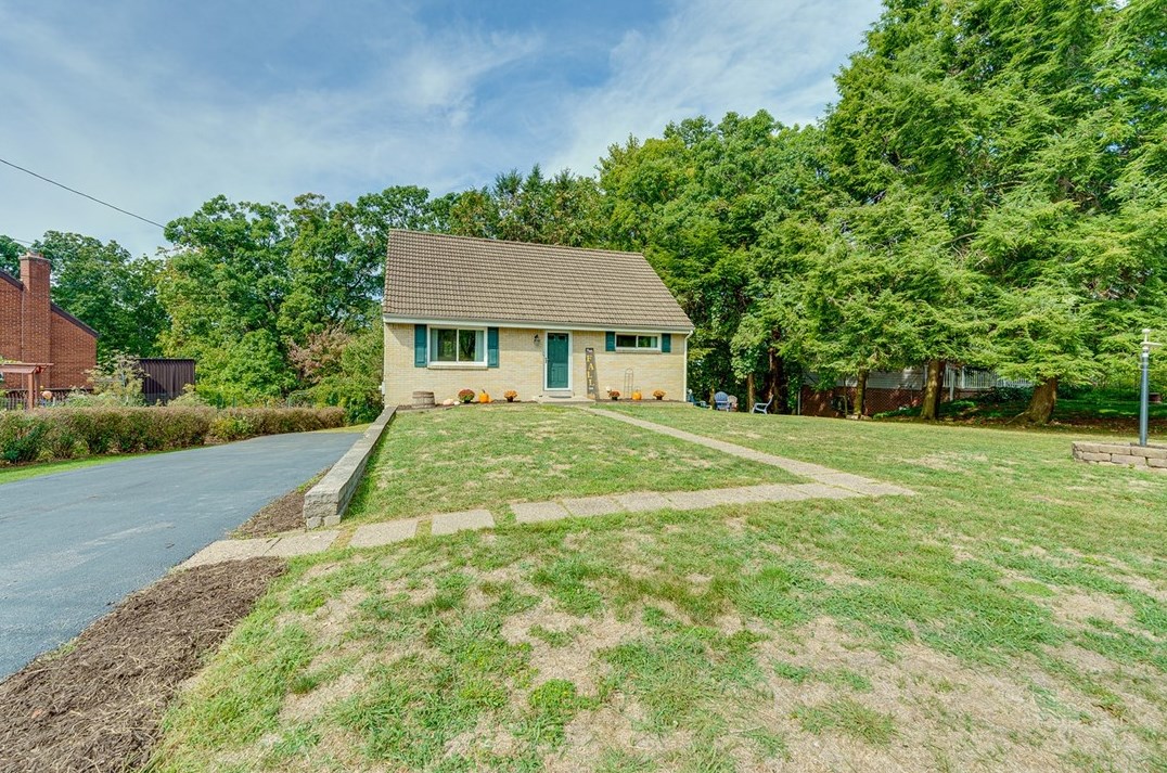 401 Blaze Dr, Glenshaw, PA 15116