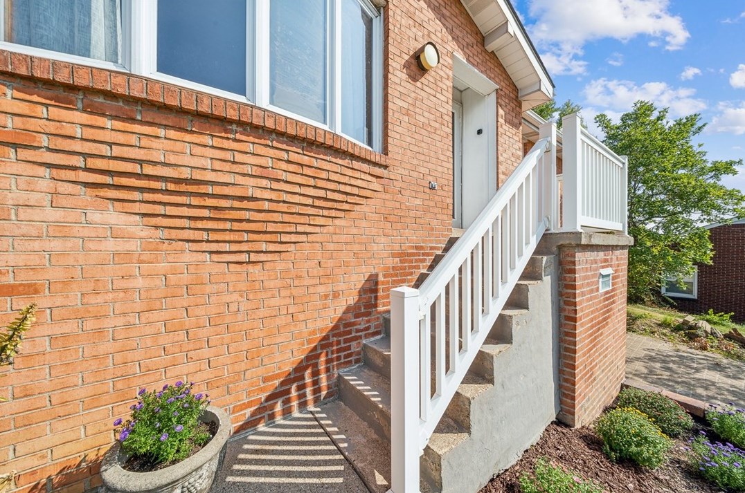 10781 Old Trail Rd, North Huntingdon, PA 15642