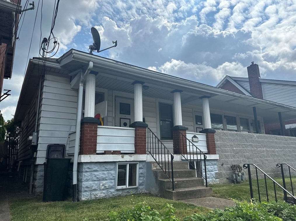 612 Mercer St, Turtle Creek, PA 15145