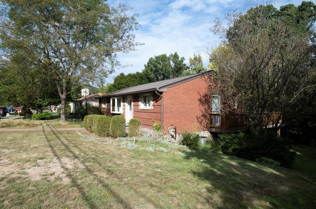 130 Skylark Dr, Glenshaw, PA 15116