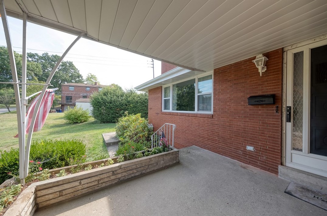 444 Colonial Dr, Monroeville, PA 15146