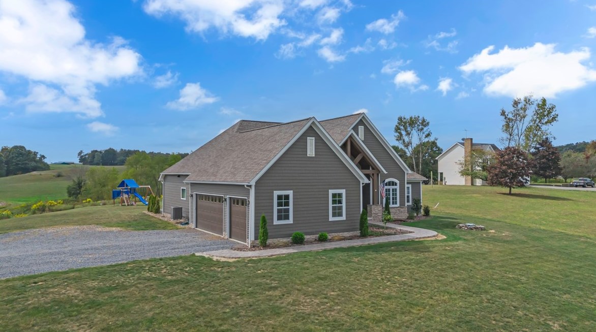 820 Old Millcreek Rd, Hookstown, PA 15050-1431