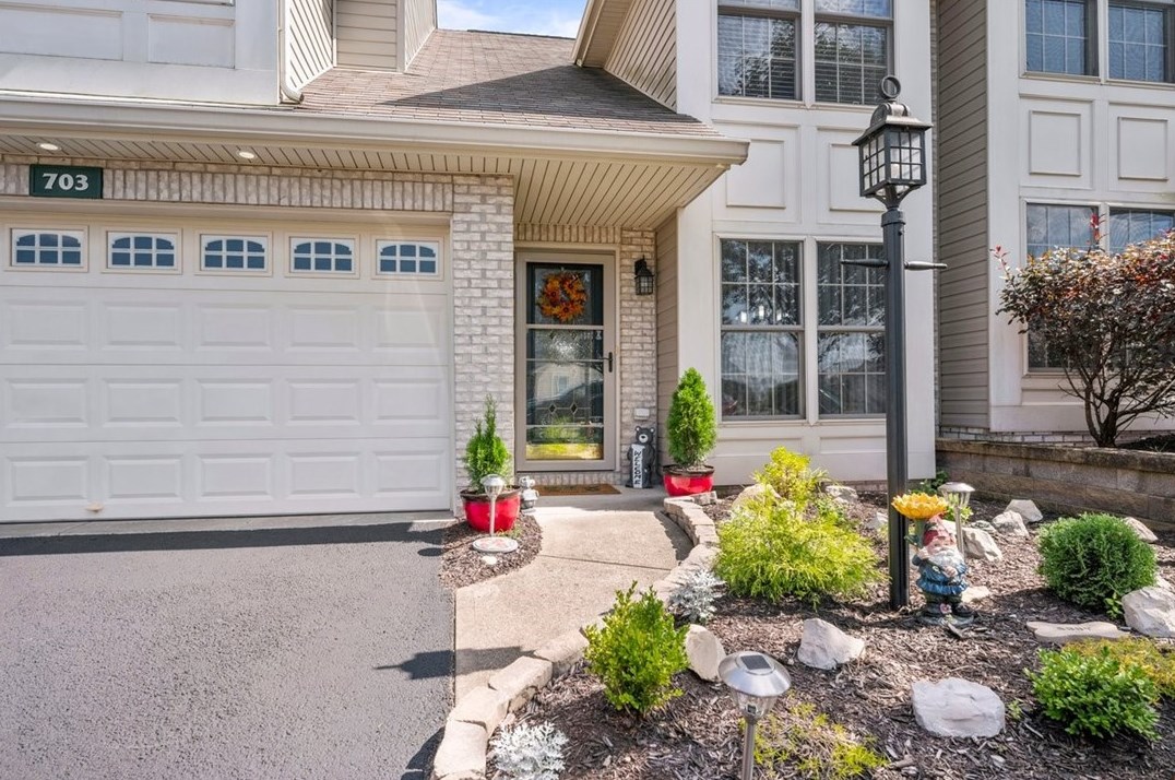 703 Manor Dr, Noblestown, PA 15071