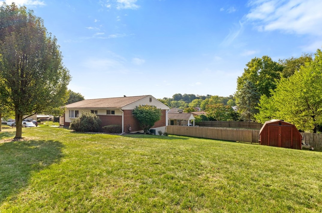 221 Richard Dr, Glenshaw, PA 15116